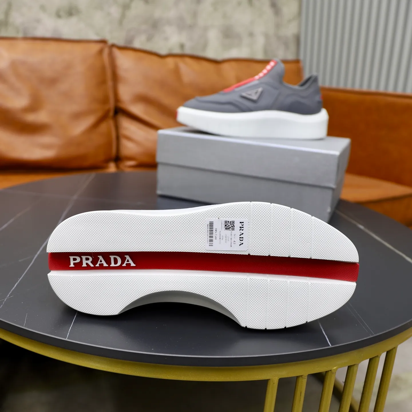 Men's shoes: 620💰🙅‍♂️🙅‍♂️🙅‍♂️ Brand: PRADA Standard code: 38–44 (45 can be customized) Level: Same as the official website Material: Original cowhide fabric Comfortable sheepskin lining Lightweight wear-resistant outsole Style category: Men's fashionable casual shoes and boots Running sneakers Distinguished luxury brand elements Top luxury Color: actual picture color